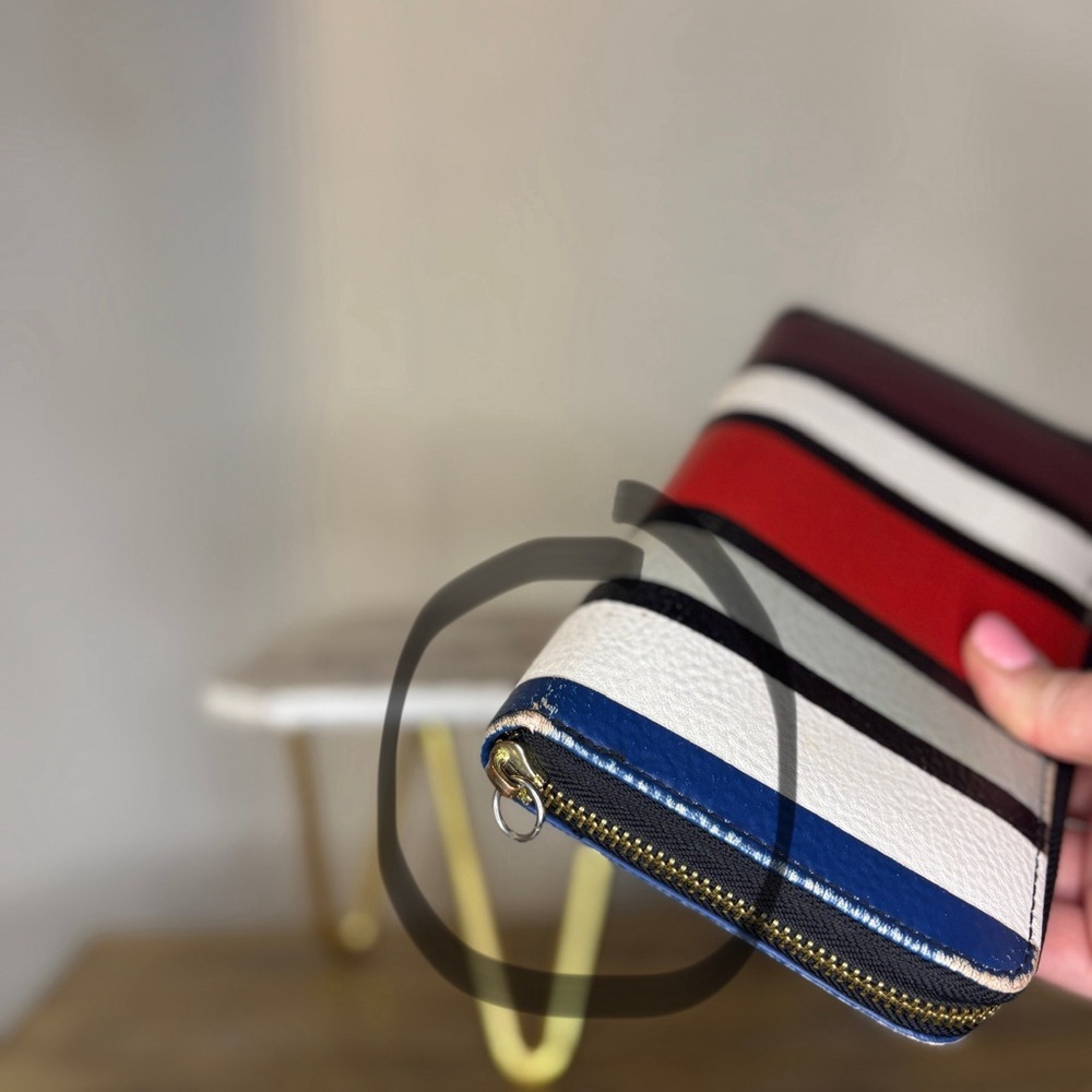 Steve Madden Red and Black Wallet - Picture 4 of 6